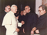 Das Bild zeigt Fabian Mačej OH bei Johannes Paul II.